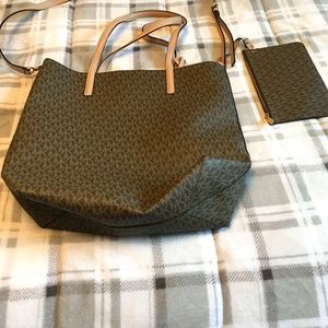 Michael Kors logo shoulder bag